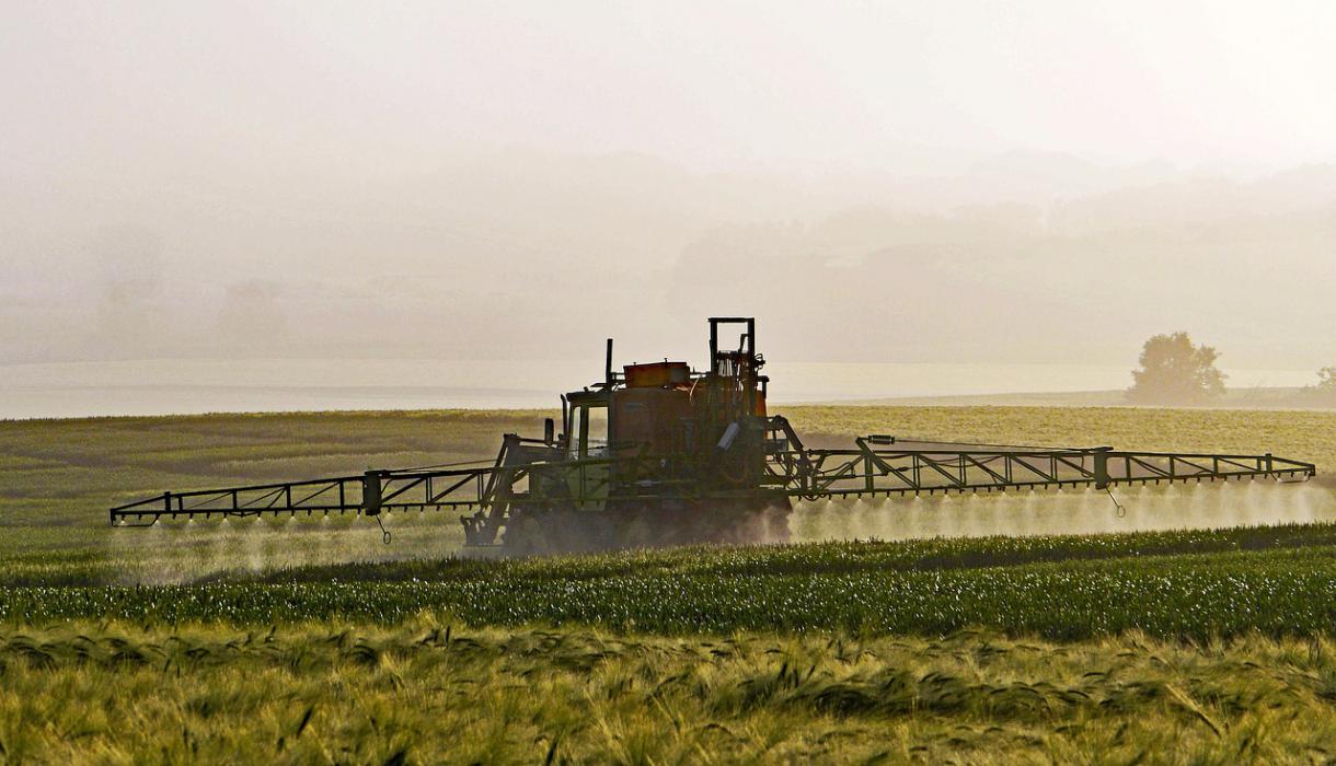 Per què cal netejar bé els equips agrícoles?